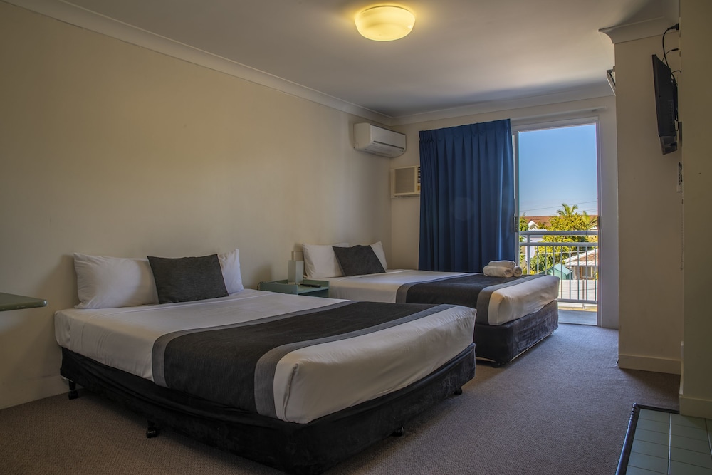 CHERMSIDE COURT MOTEL 8/25