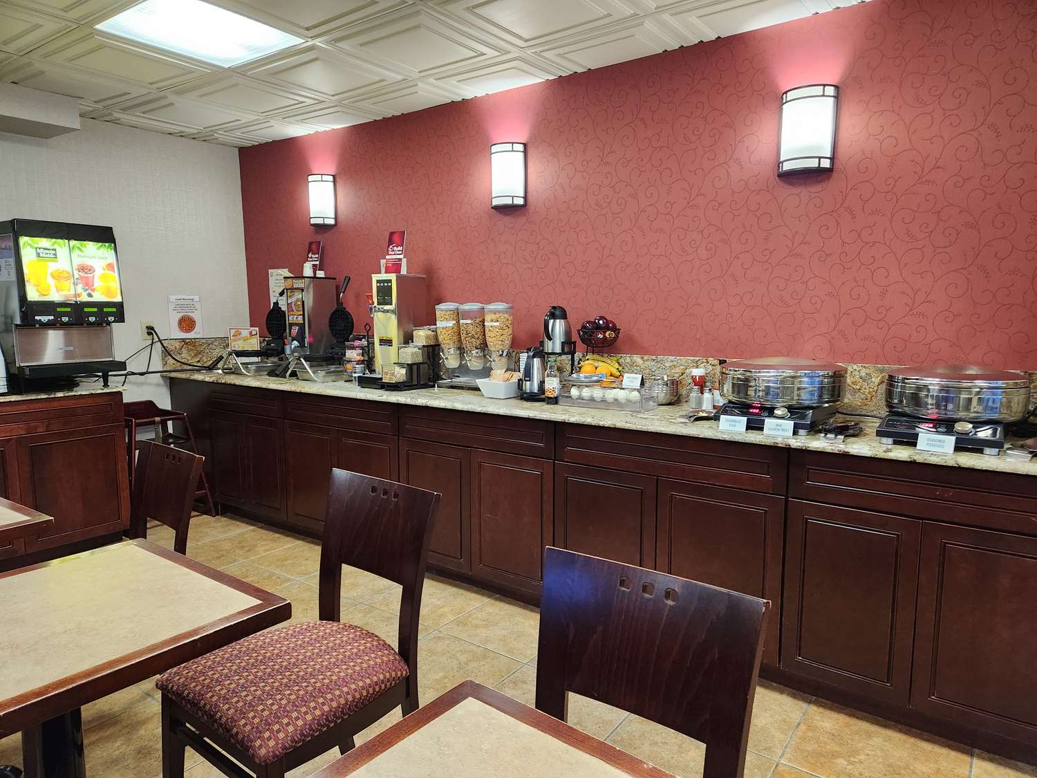 Best Western Plus Rose City Suites 16/35