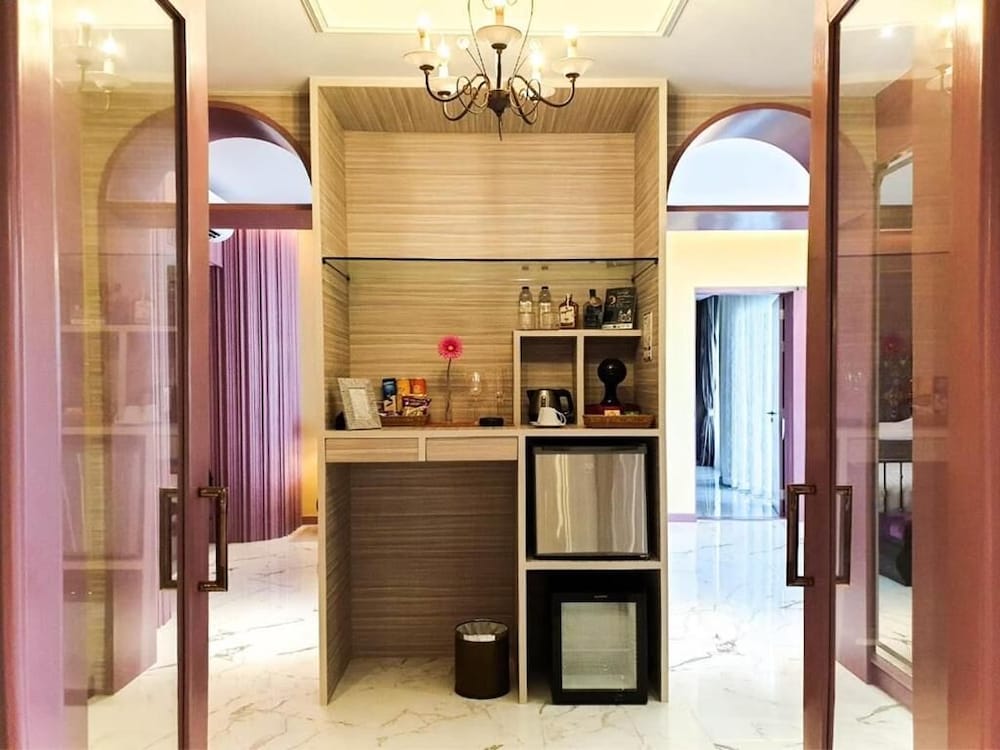 Cocohut Beach Resort 10/50