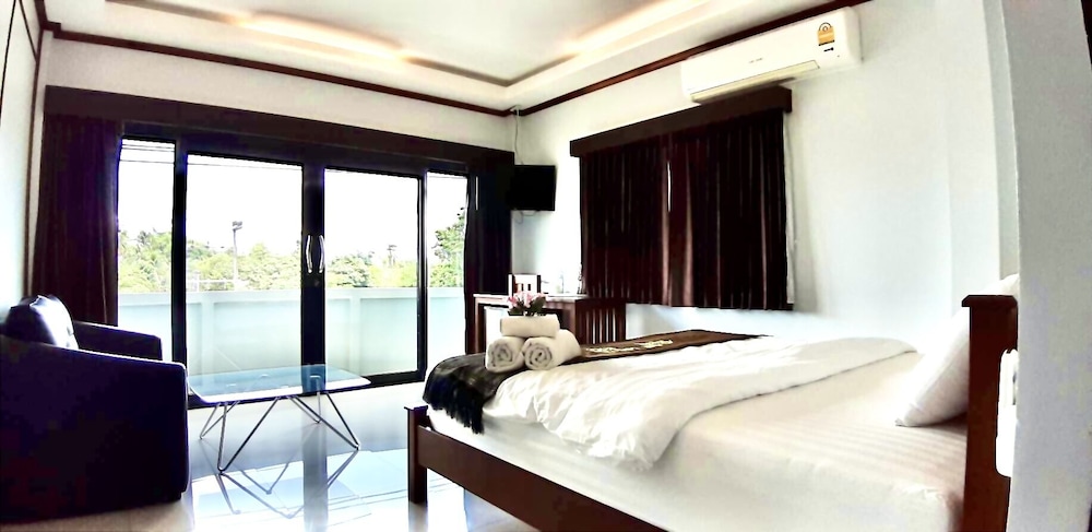 GRAND, DELUXE, DOUBLE BED