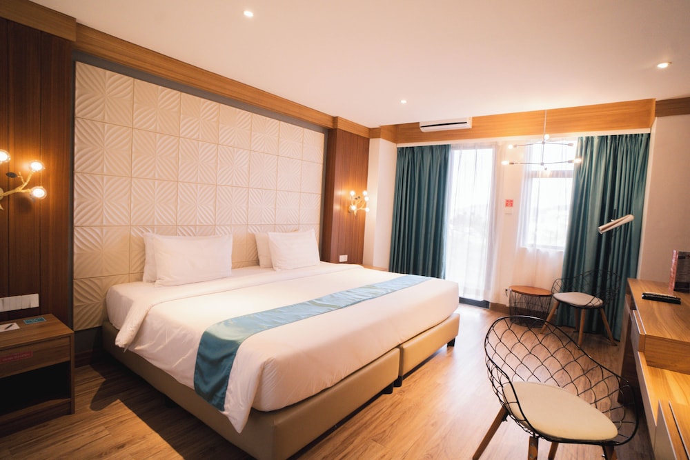 Premier, Twin Beds, The Orchard Hotel Baguio 3/9