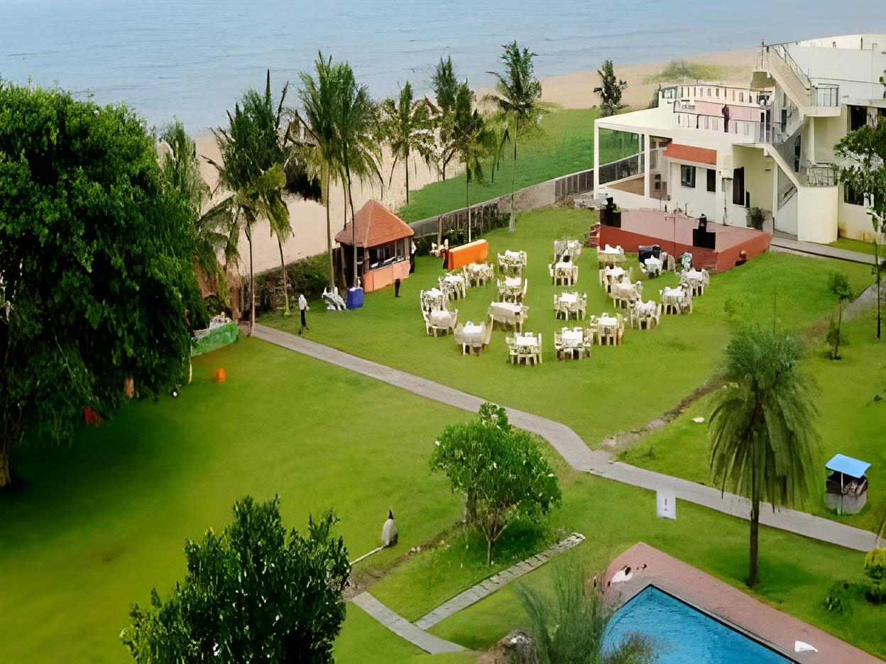 St James Court Beach Resort 18/18