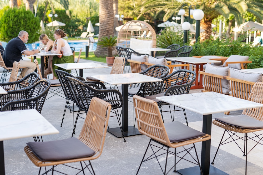 May Beach Hotel 25/43