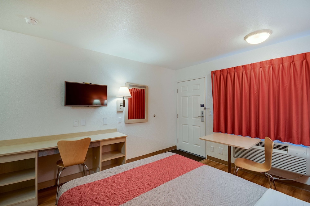Motel6 Bellingham, WA 27/43