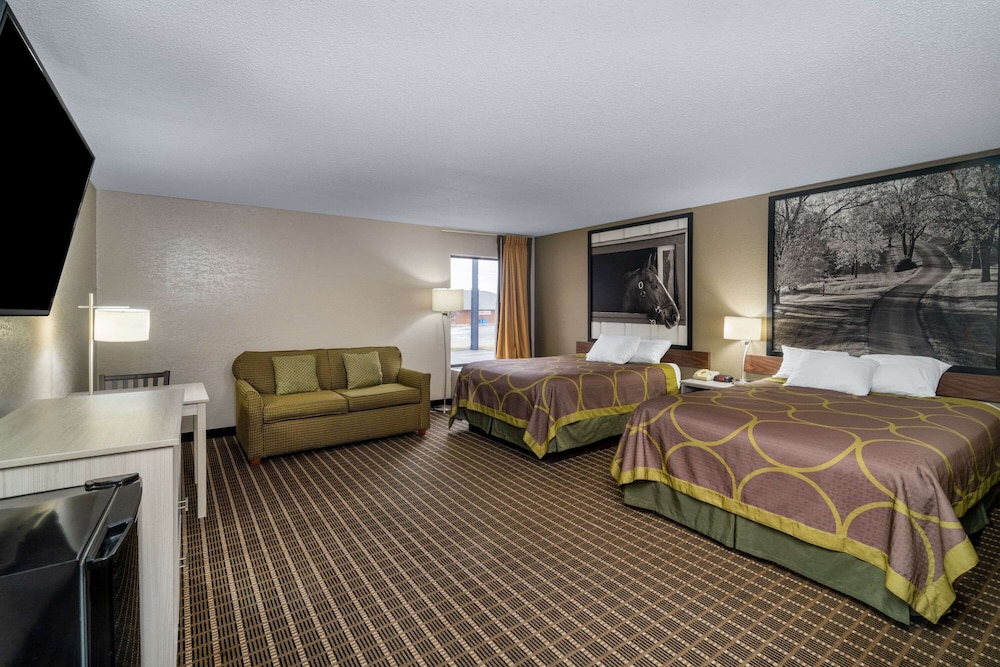 Business, 2 Queen Beds