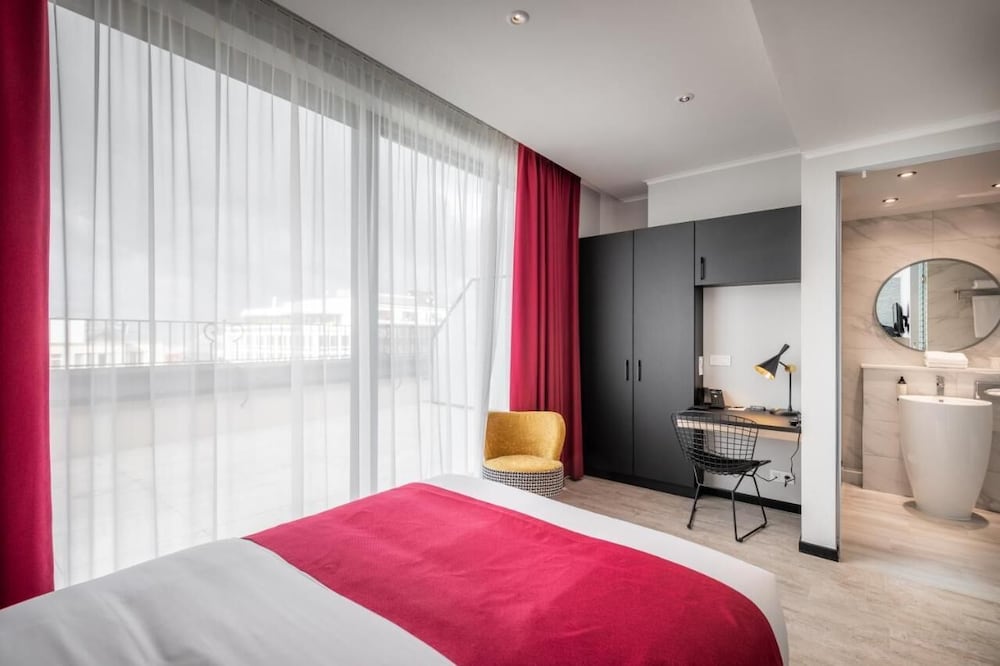 ROOM, SINGLE