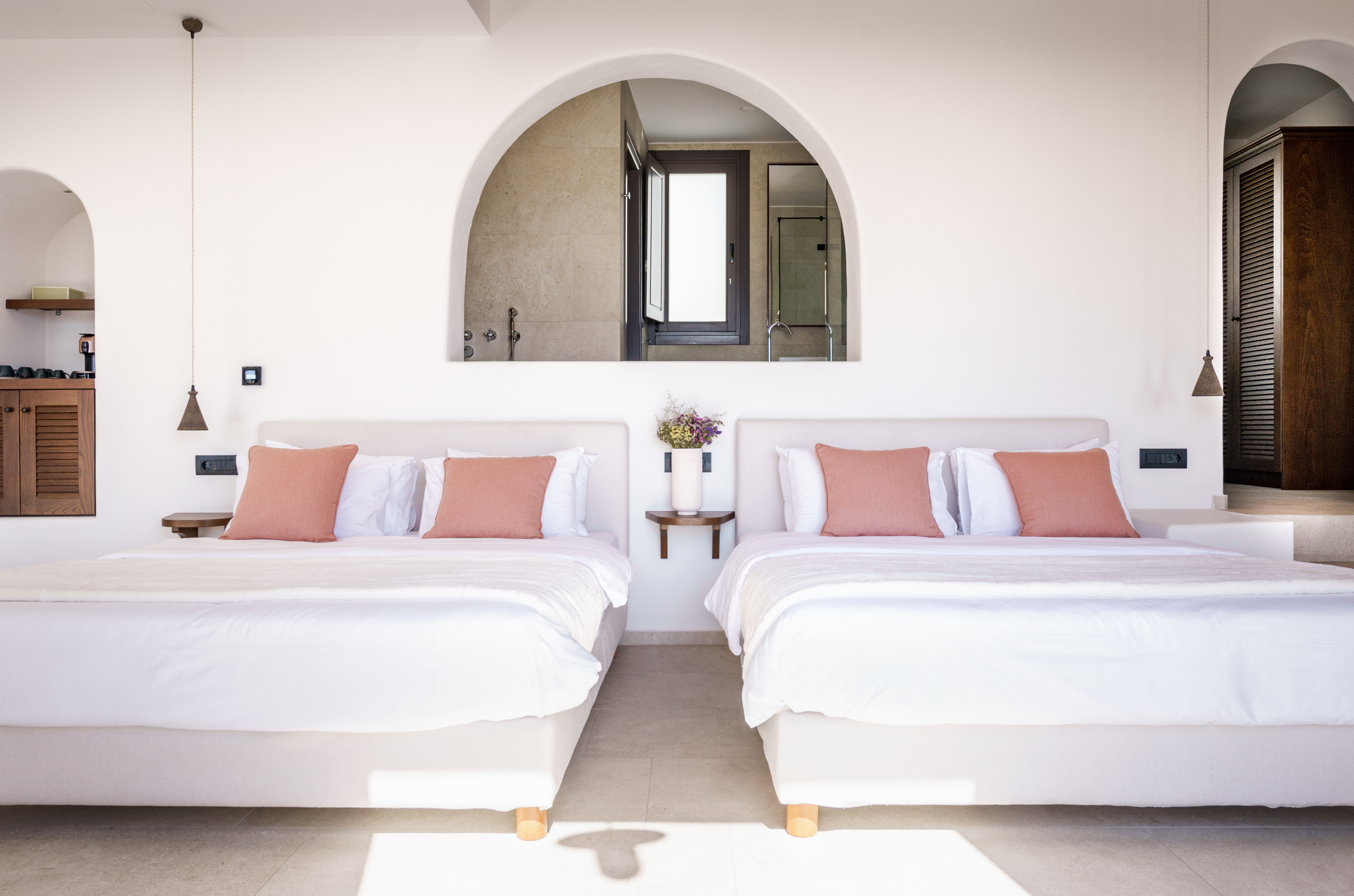 SUPERIOR, SUITE, SHARED POOL