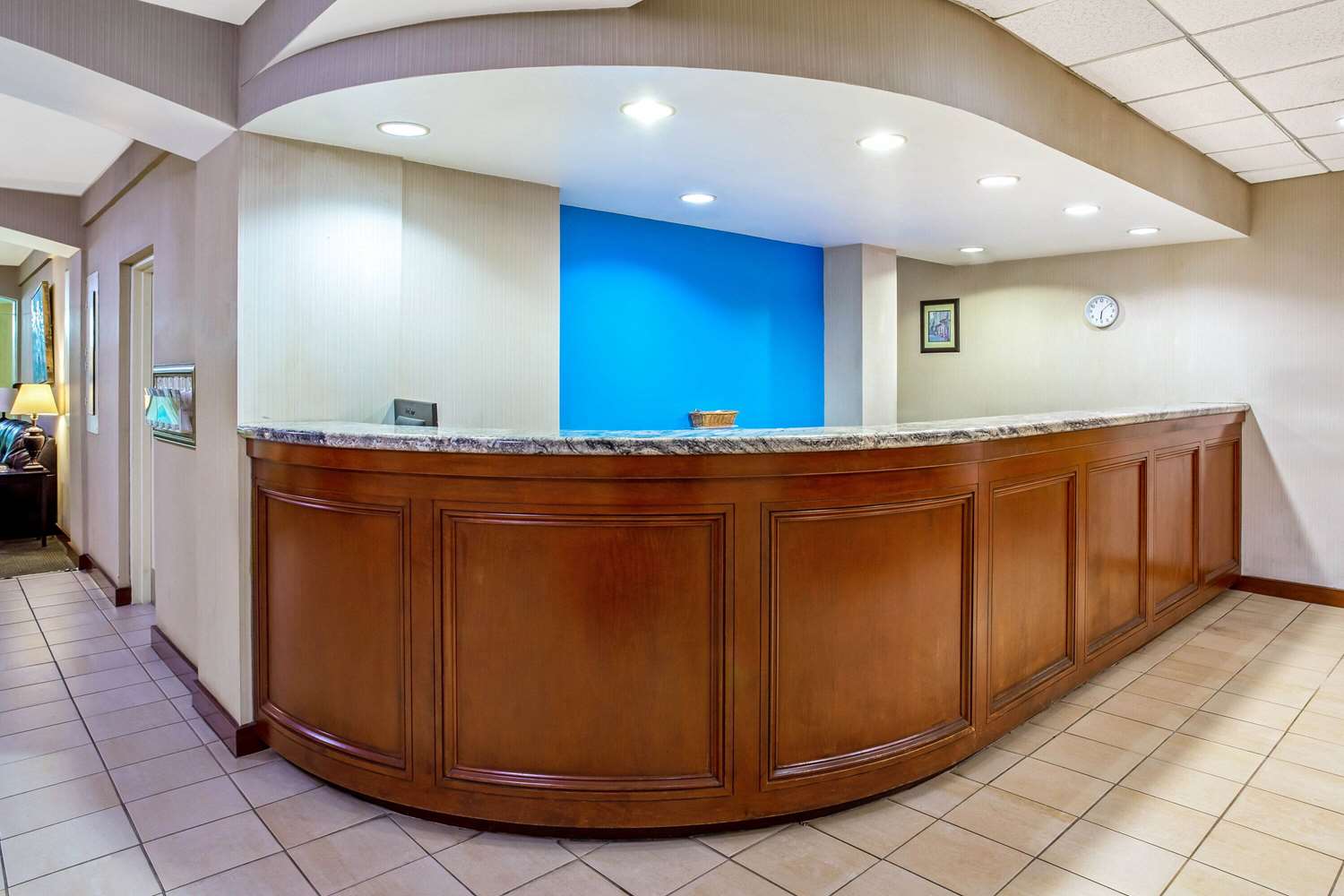 La Quinta Inn & Suites by Wyndham Stamford / New York City 10/59