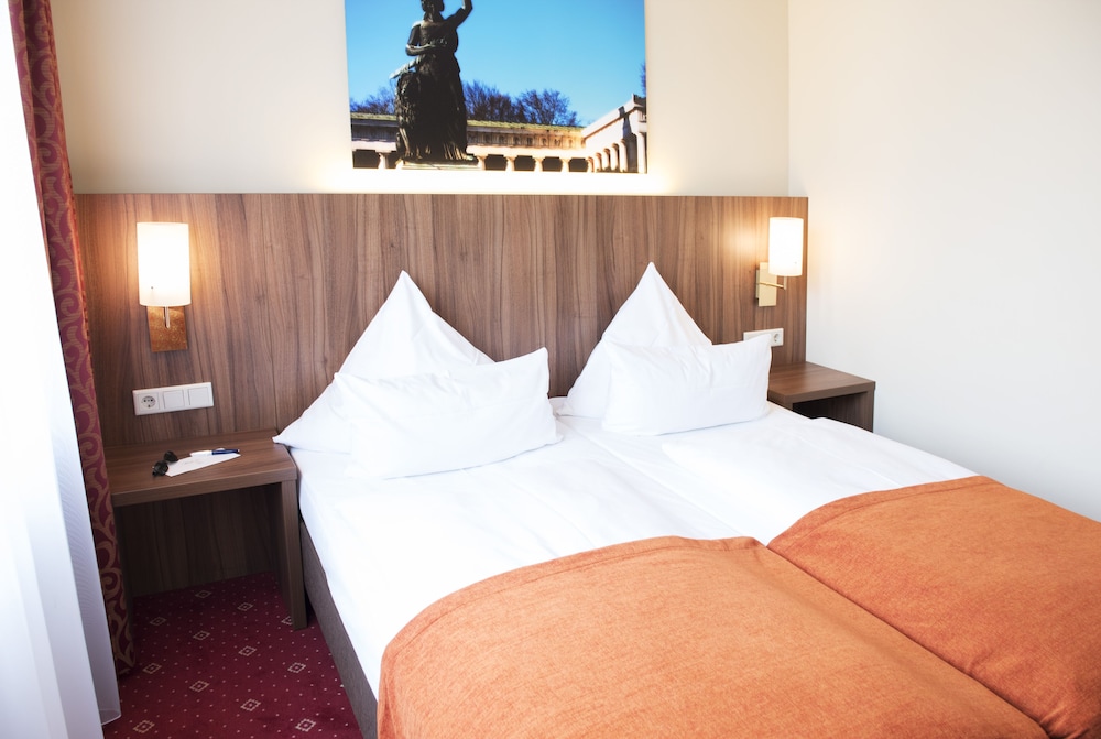 STANDARD, QUEEN BED