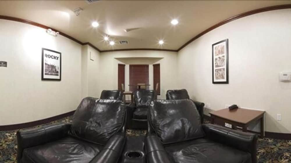 Staybridge Suites Tucson Airport 56/67