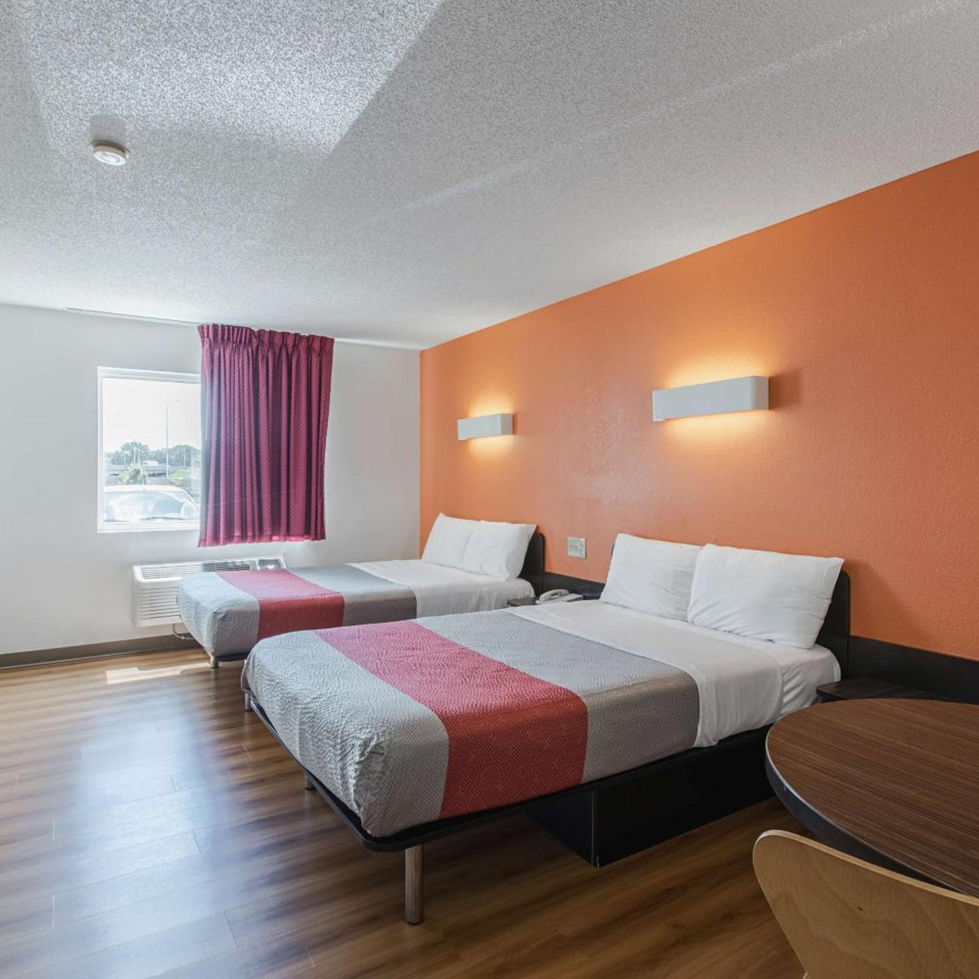 Motel6 Omaha, NE - Central 21/36