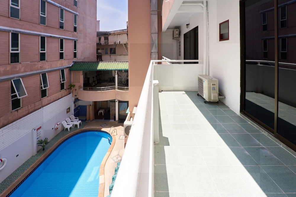 Lime Hotel Patong 43/50