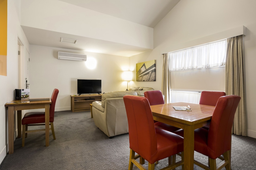 The Old Woolstore Apartment Hotel 56/63