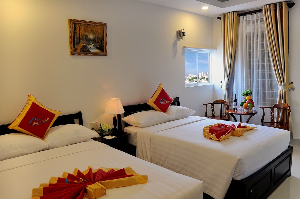 Full House Hotel 22/66