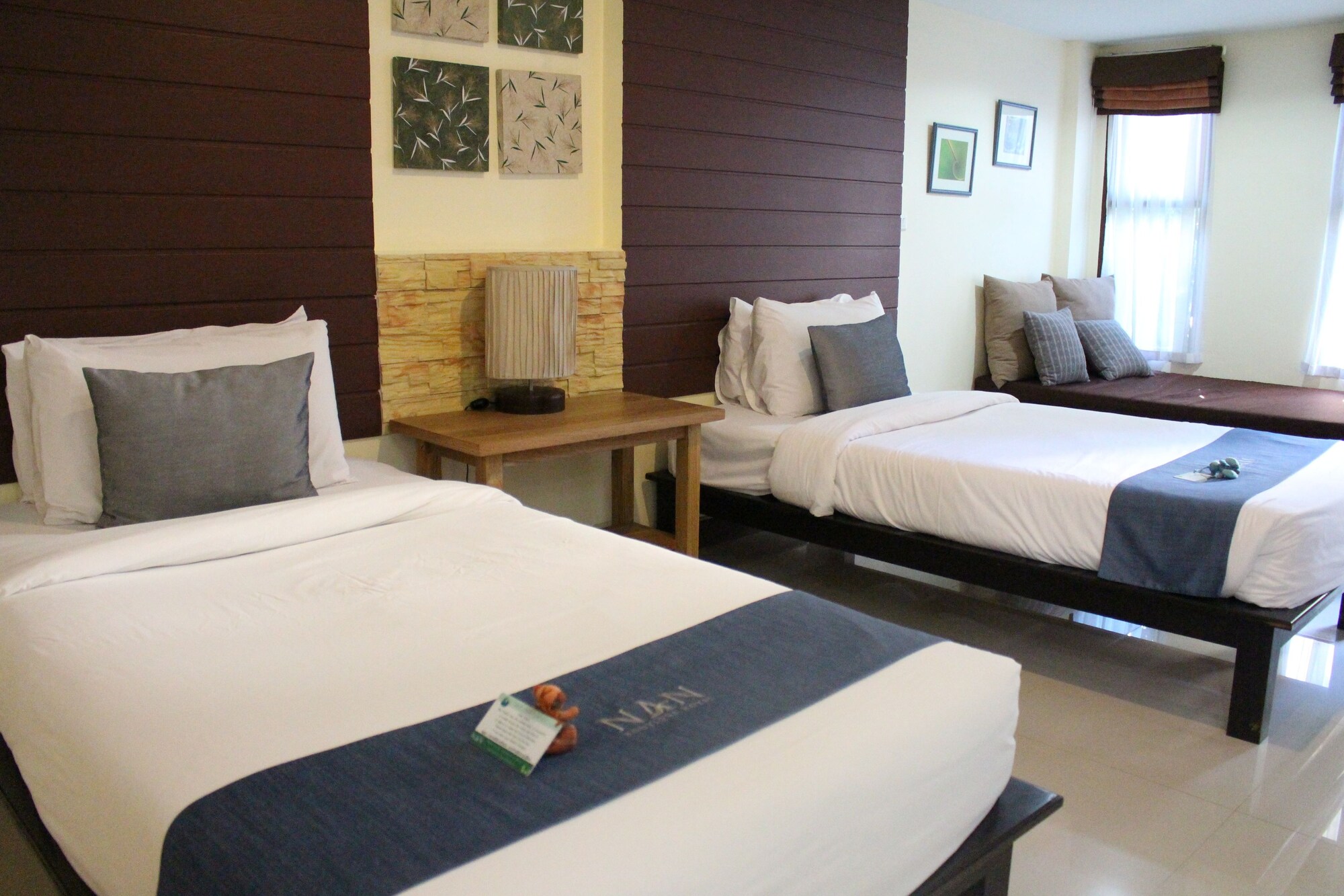 Boutique, Twin Beds