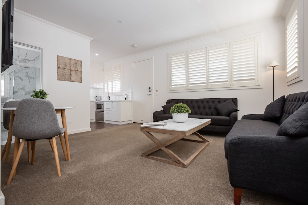 Newington Apartments 28/38