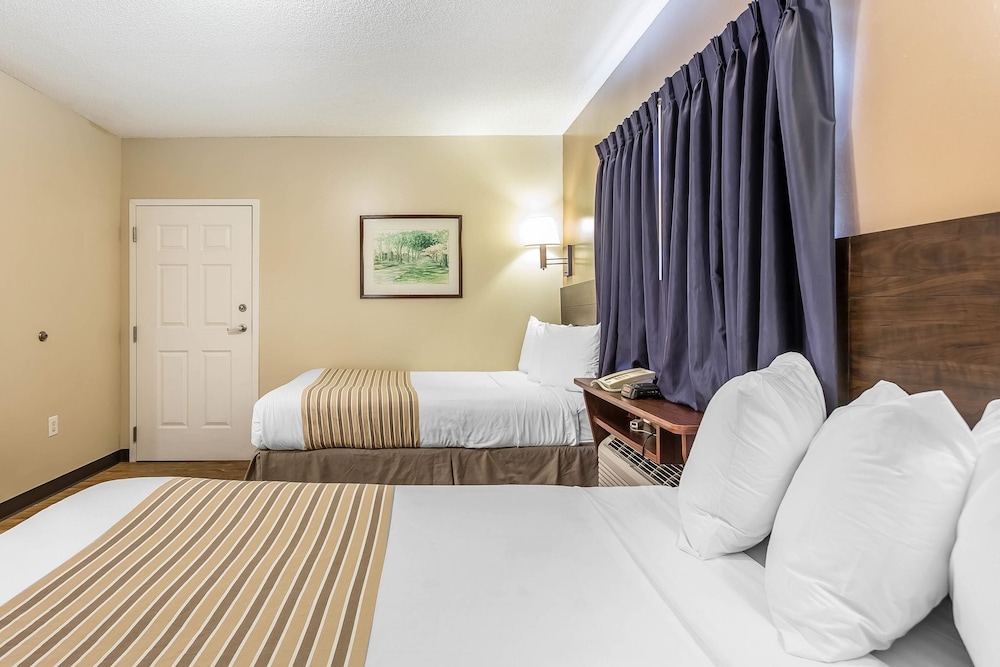 Suburban Studios near University of North Carolina-Charlotte 13/33