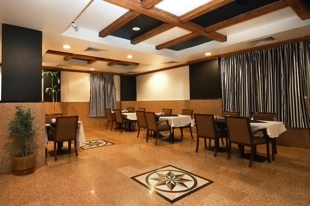 La Villa Hotel Doha 36/40