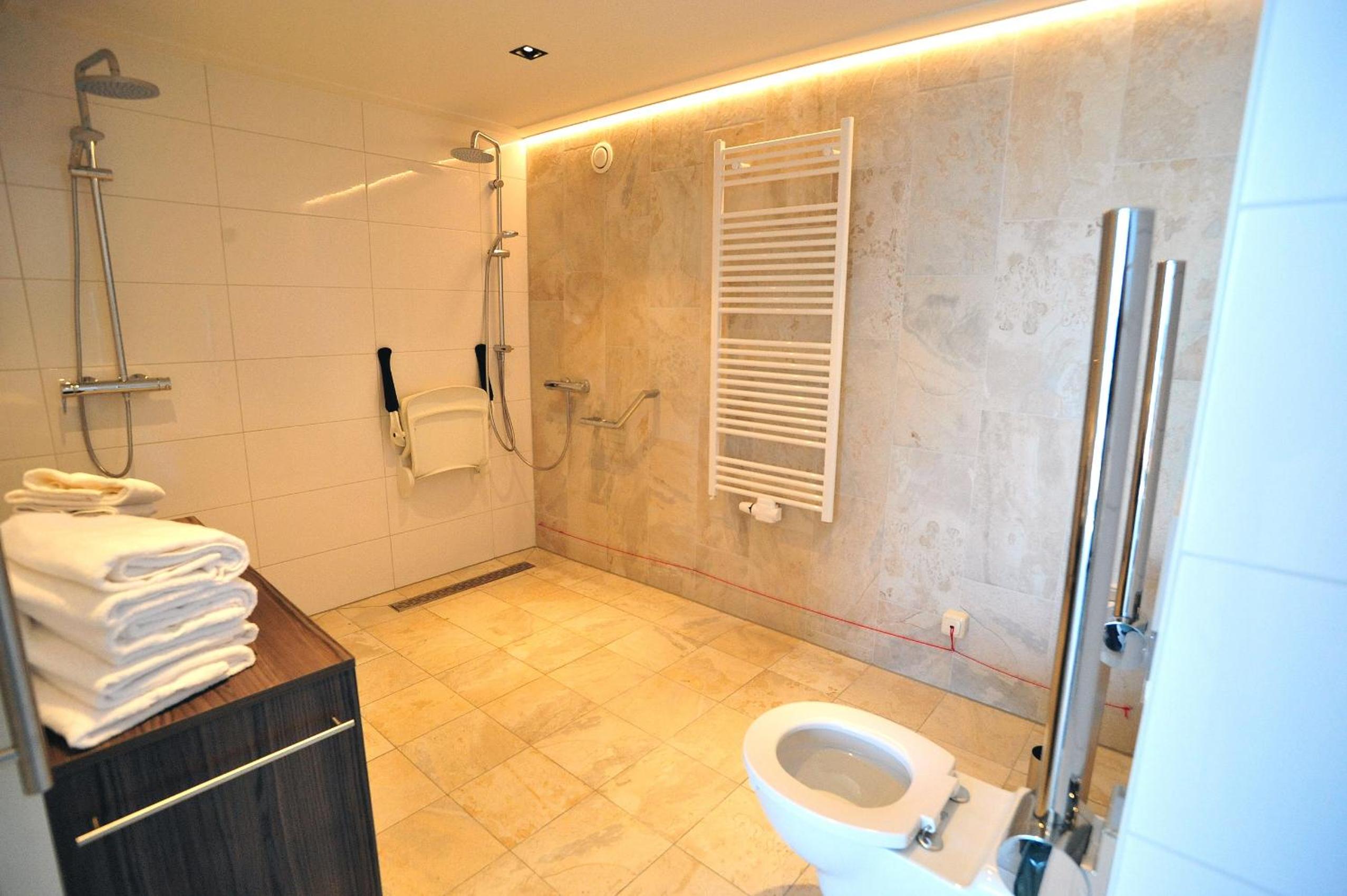 Deluxe, Twin Beds, Land View, Accessible