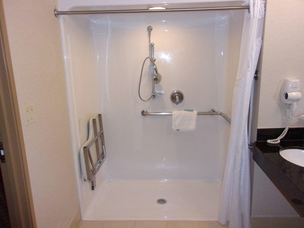 Standard, 2 Queen Beds, Accessible, Holiday Inn Express Suites Chicago West Roselle 3/3