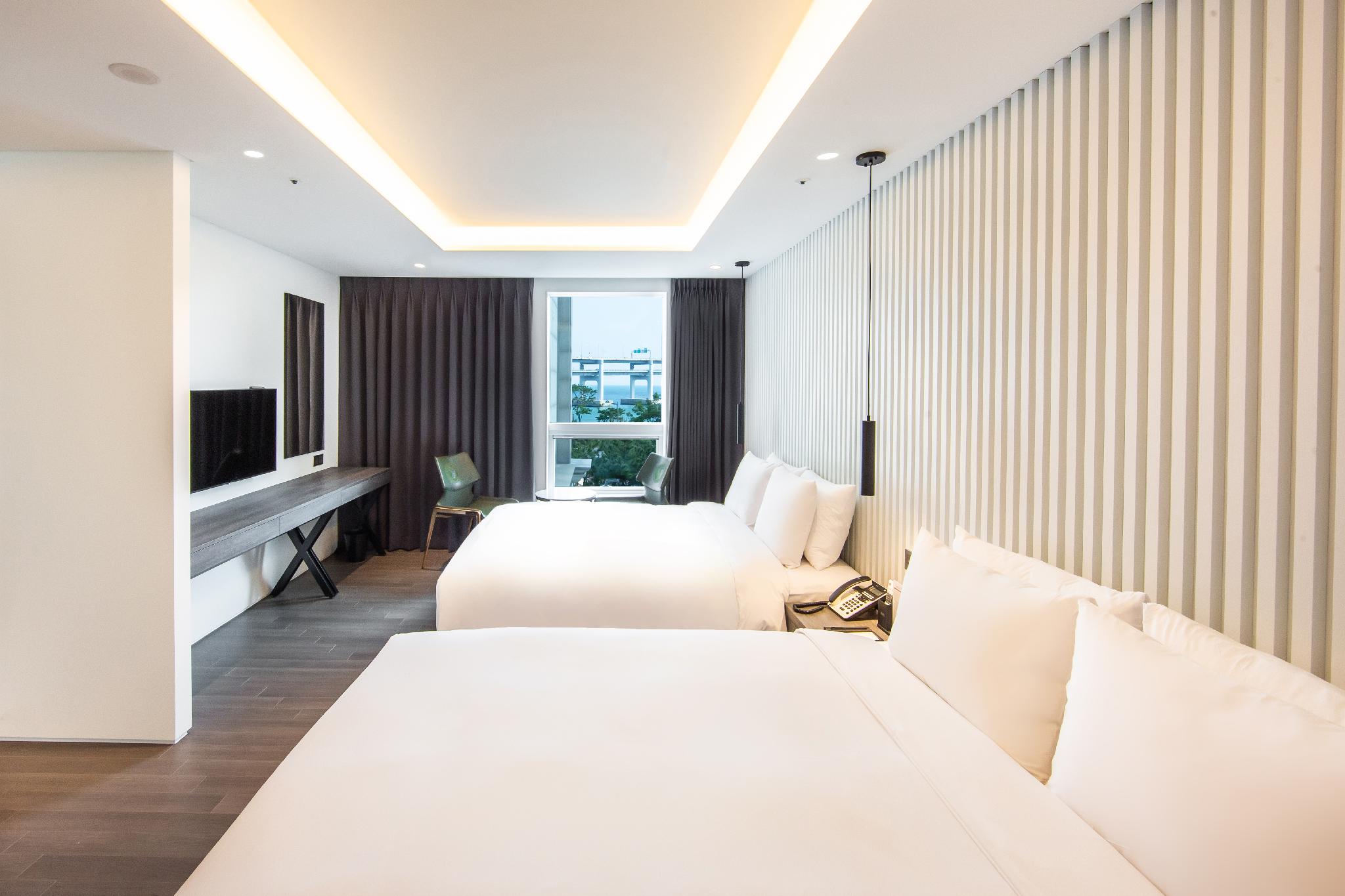 Royal, Suite, Twin Beds, Corner