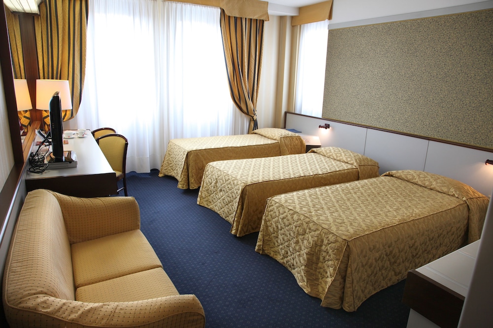 Maxim Hotel 28/70