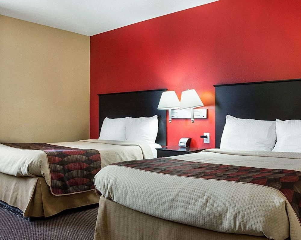 Econo Lodge Jamestown, ND 6/24