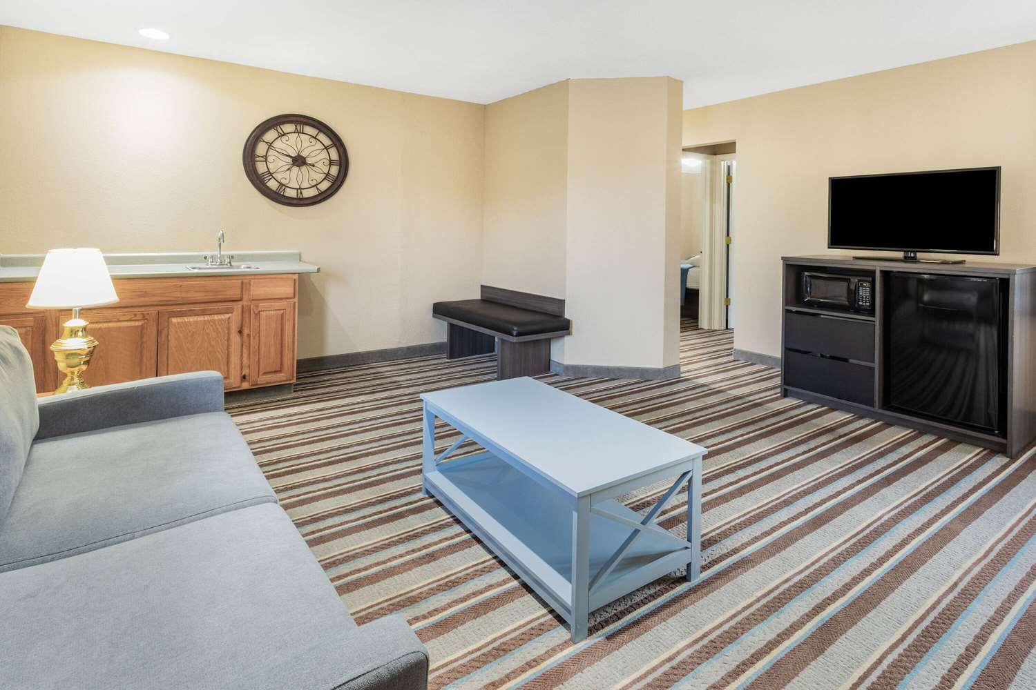 Super 8 by Wyndham Marysville/Port Huron Area 17/33