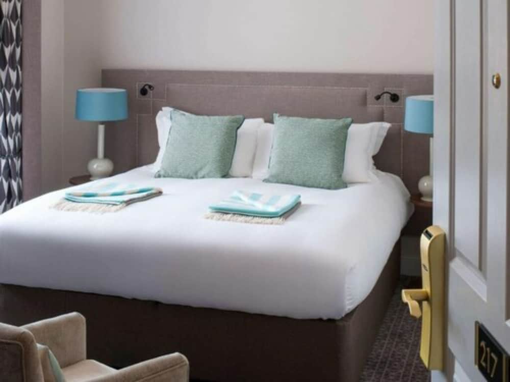 CLASSIC, QUEEN BED