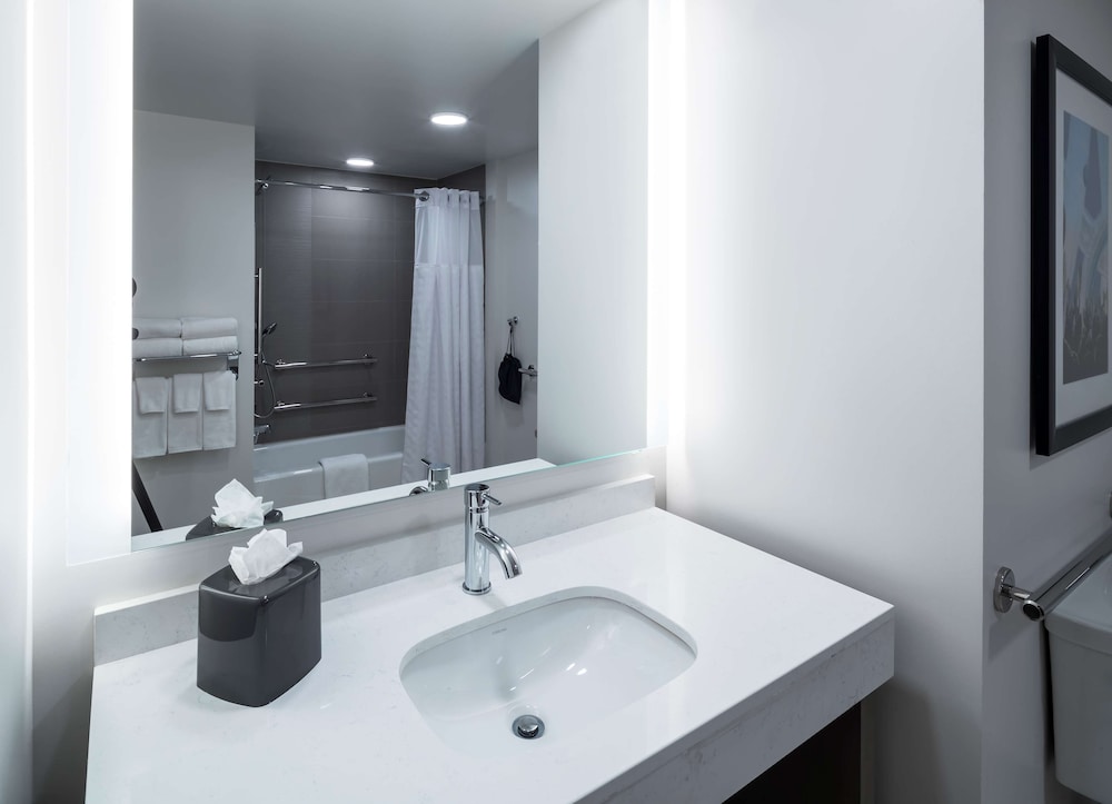 Hyatt House Tempe / Phoenix / University 50/50