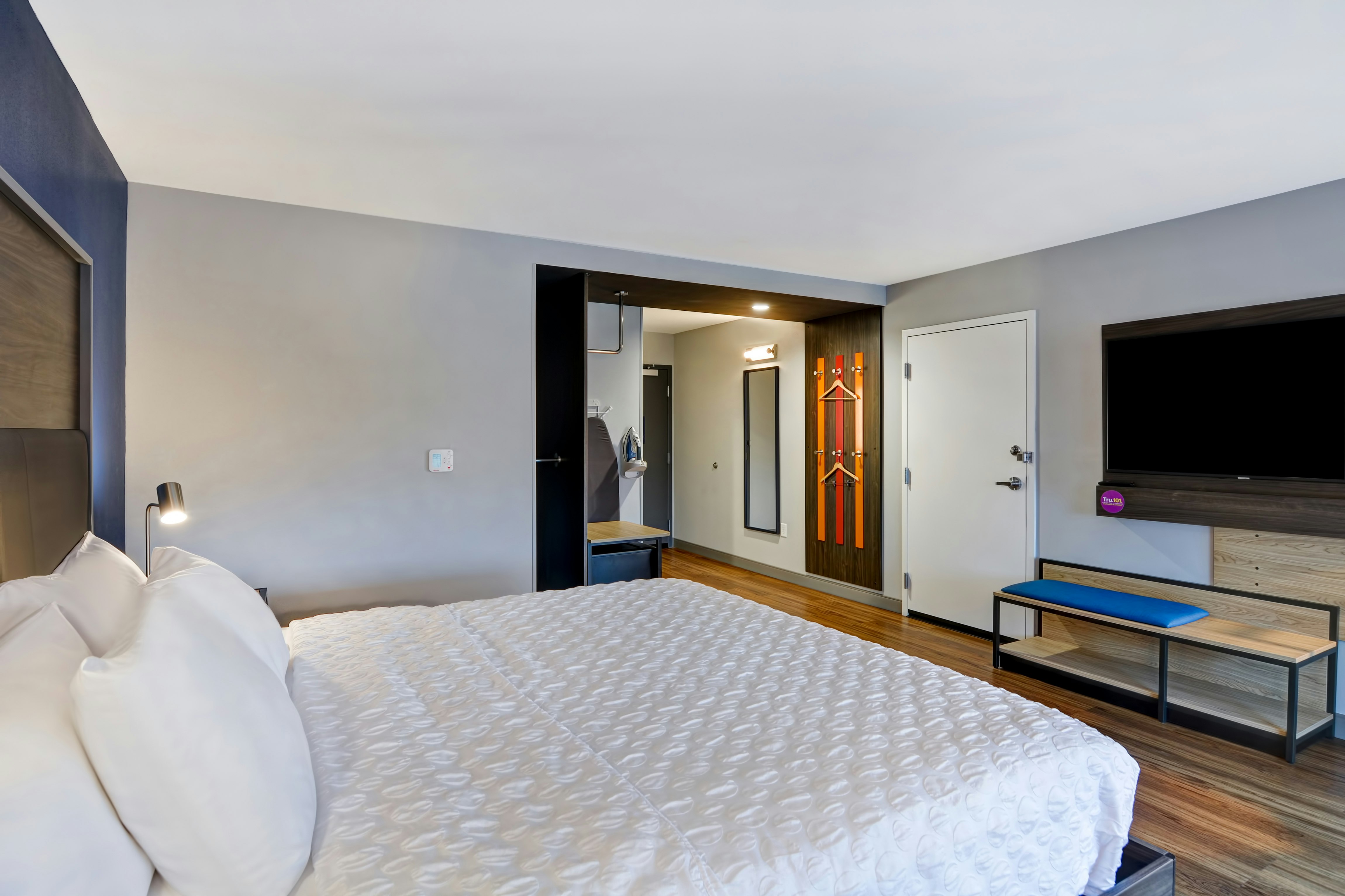 ROOM, KING BED