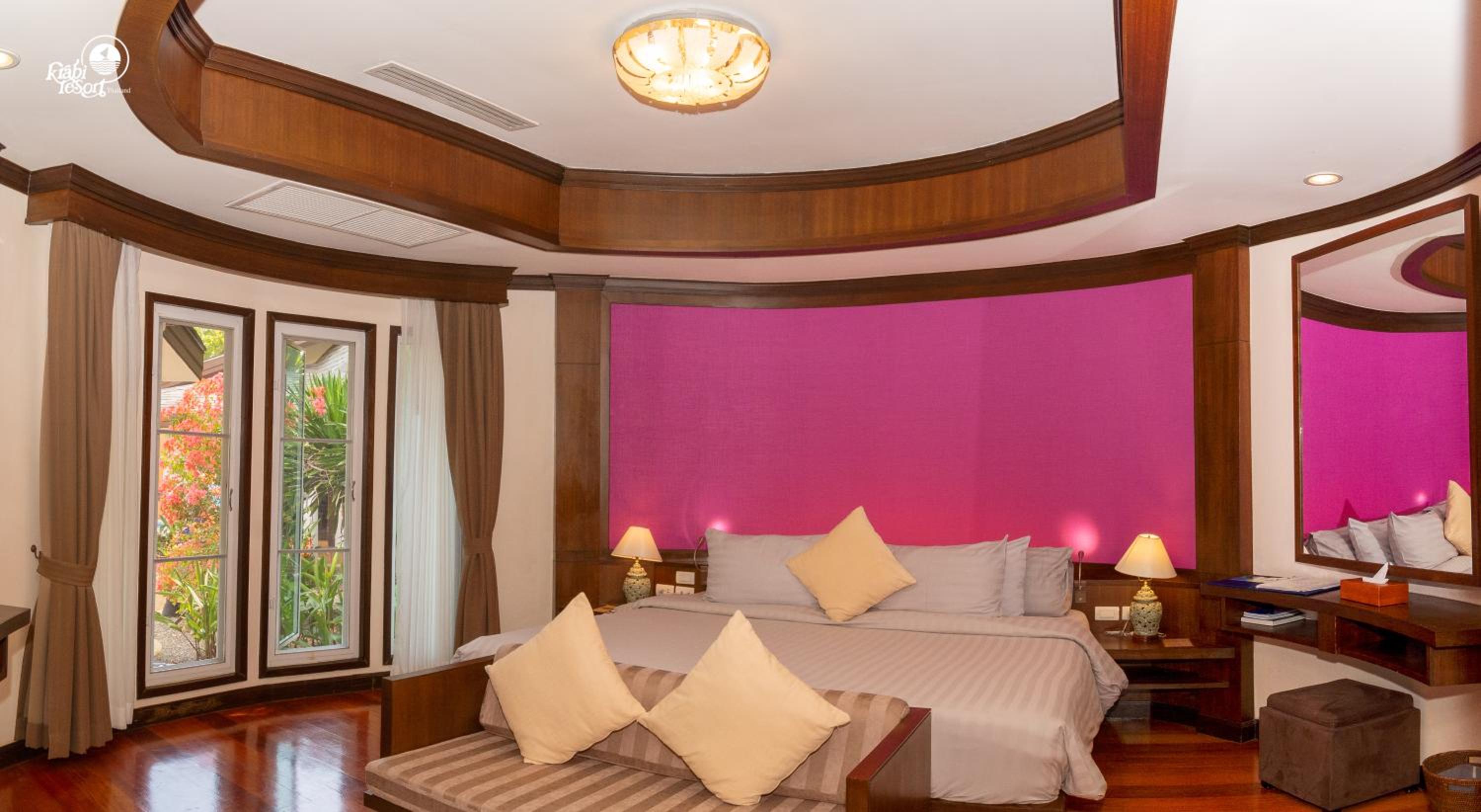 Suite, Hot Tub