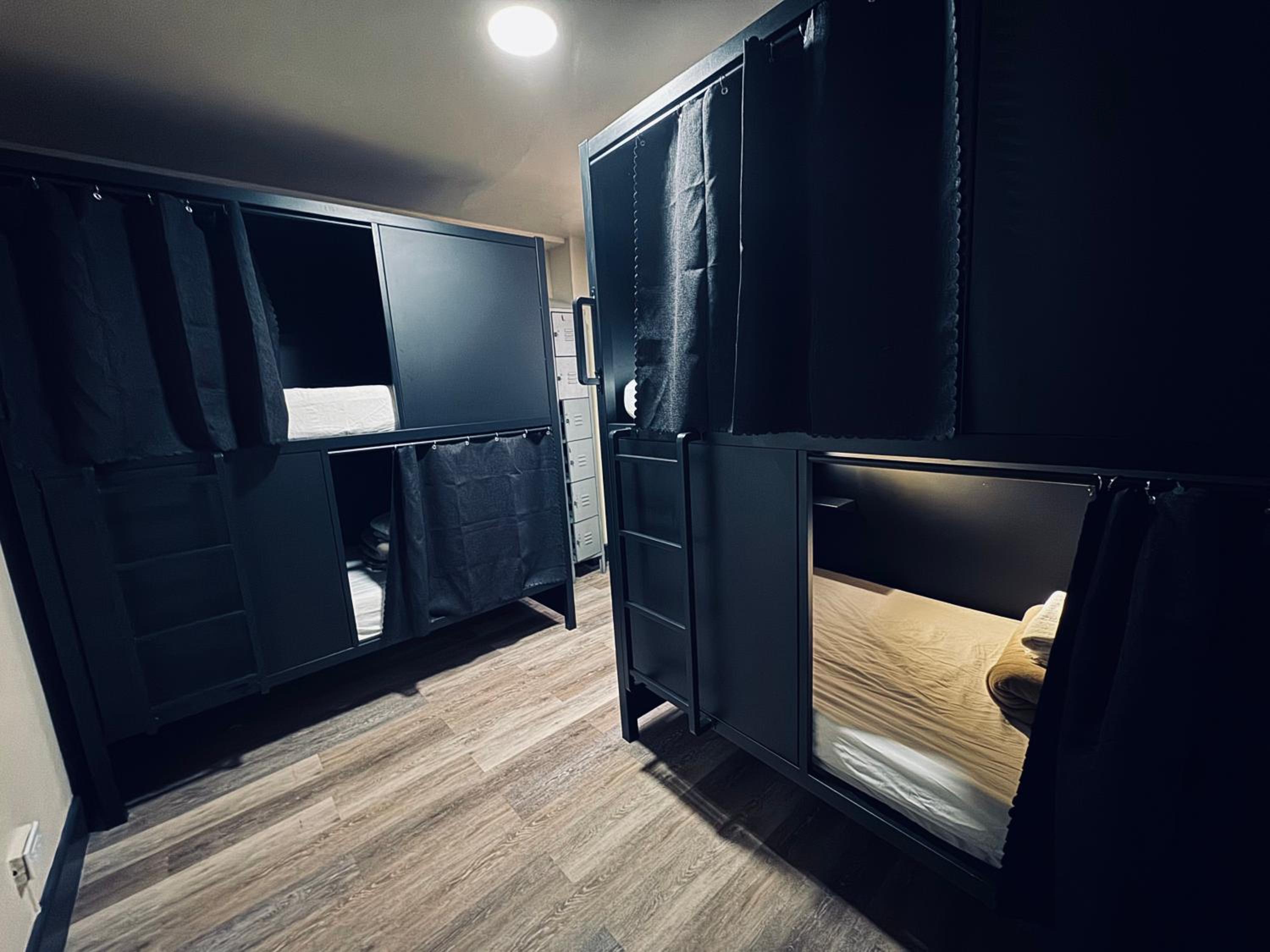 Male Dorm, Pod, Standard, 4 Beds