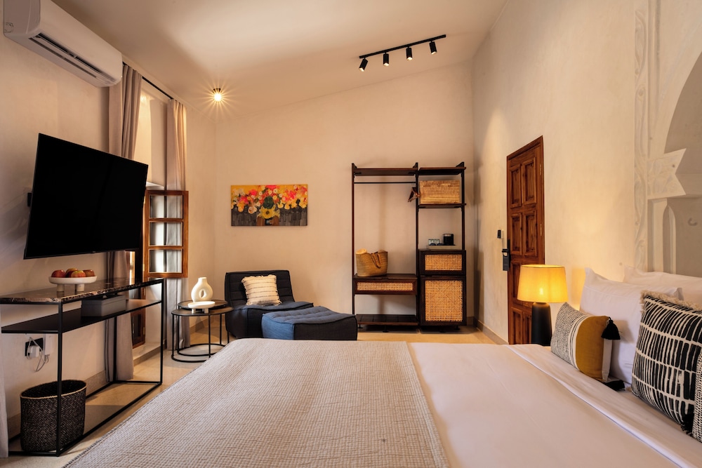 SUPERIOR, DOUBLE BED