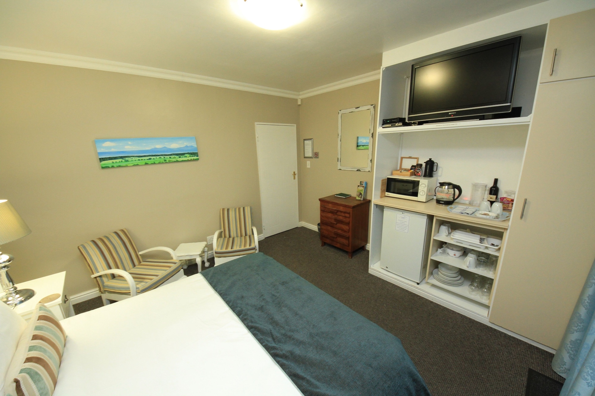 غرفة عائلية بسرير كوين وسريرين منفصلين بإطلالة على البحر بغرفتي نوم، Bay View Somerset West 6/10