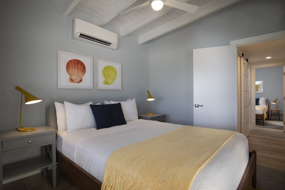 Marbella, Superior, 1 King and 4 Queen Beds, Ocean View