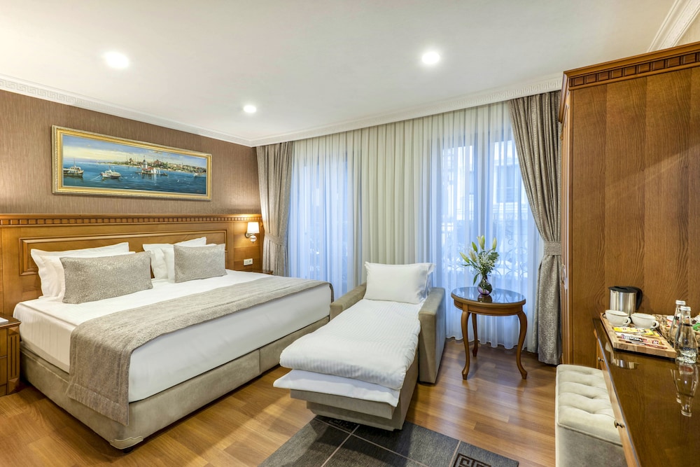 Royan Suites 10/50