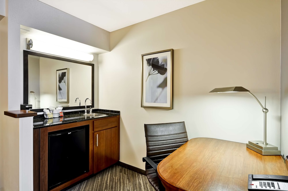 Hyatt Place Minneapolis/Eden Prairie 59/68