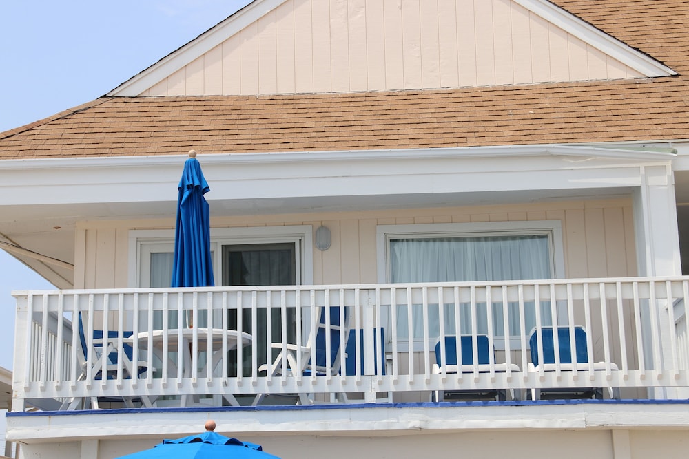 The White Sands Oceanfront Resort & Spa 33/70