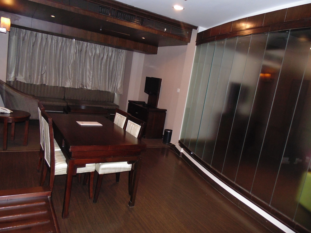 Hotel Saurabh Candy By Peppermint 30/39