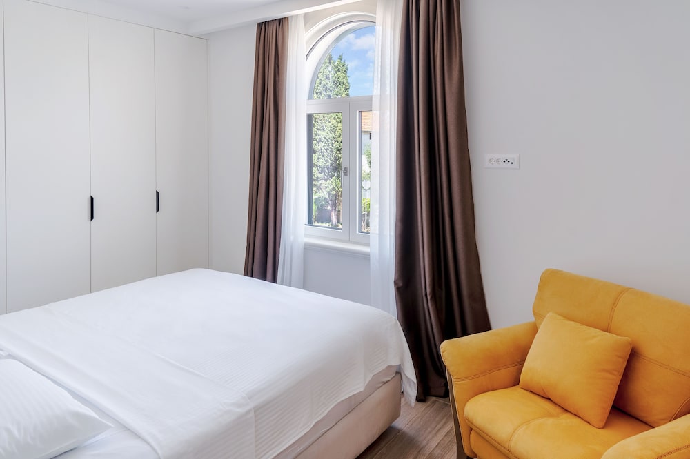 Lustica Bay Vacation Homes 17/50