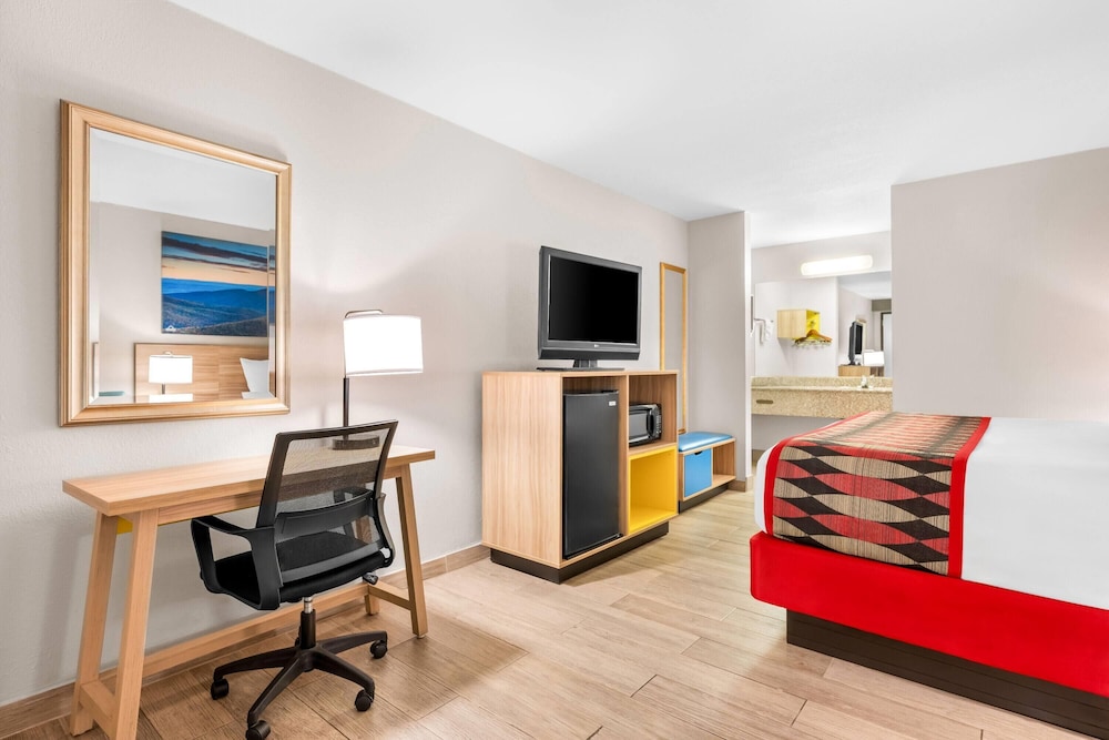 Days Inn by Wyndham Hoover Birmingham 47/56