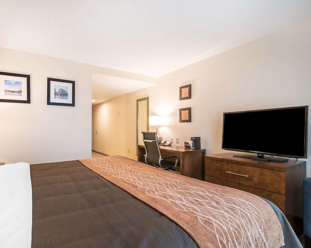 Comfort Inn & Suites Brattleboro I-91 9/47