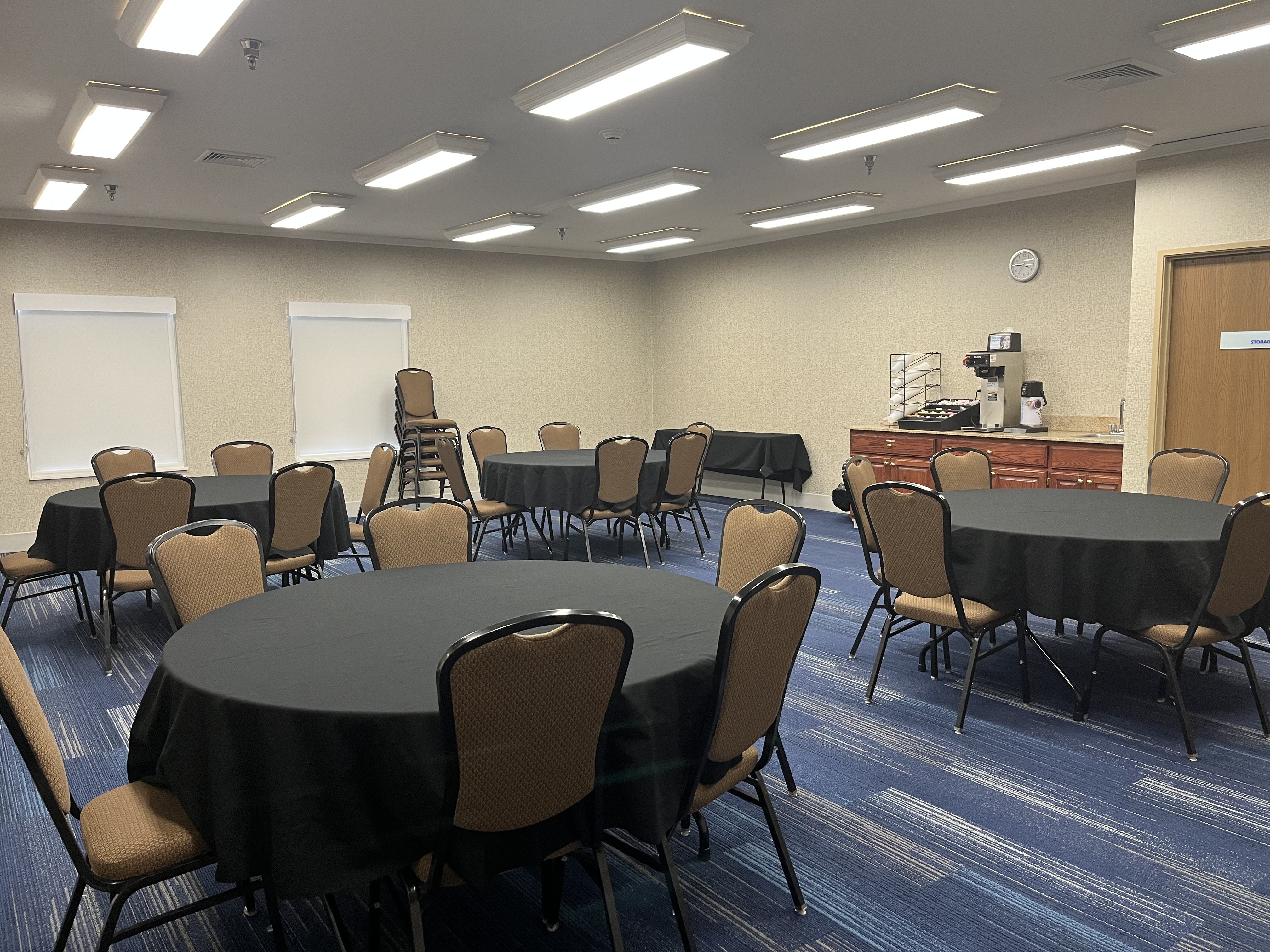 Holiday Inn Express Hotel and Suites Sioux Falls At Empire Mall 64/75