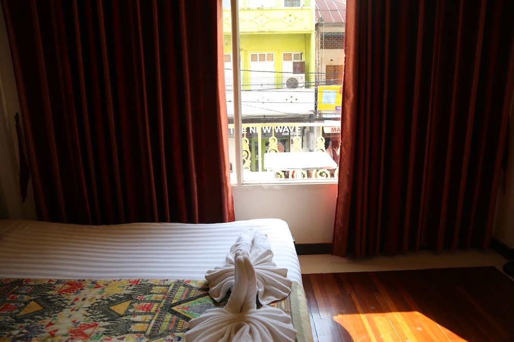 iHouse hotel 9/36