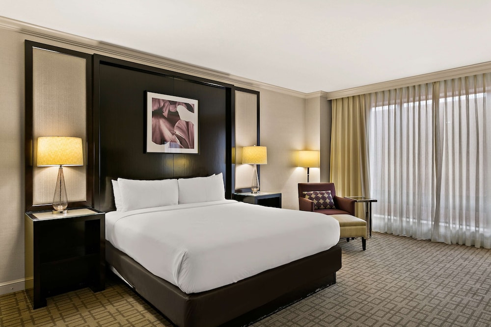 DELUXE, QUEEN BED