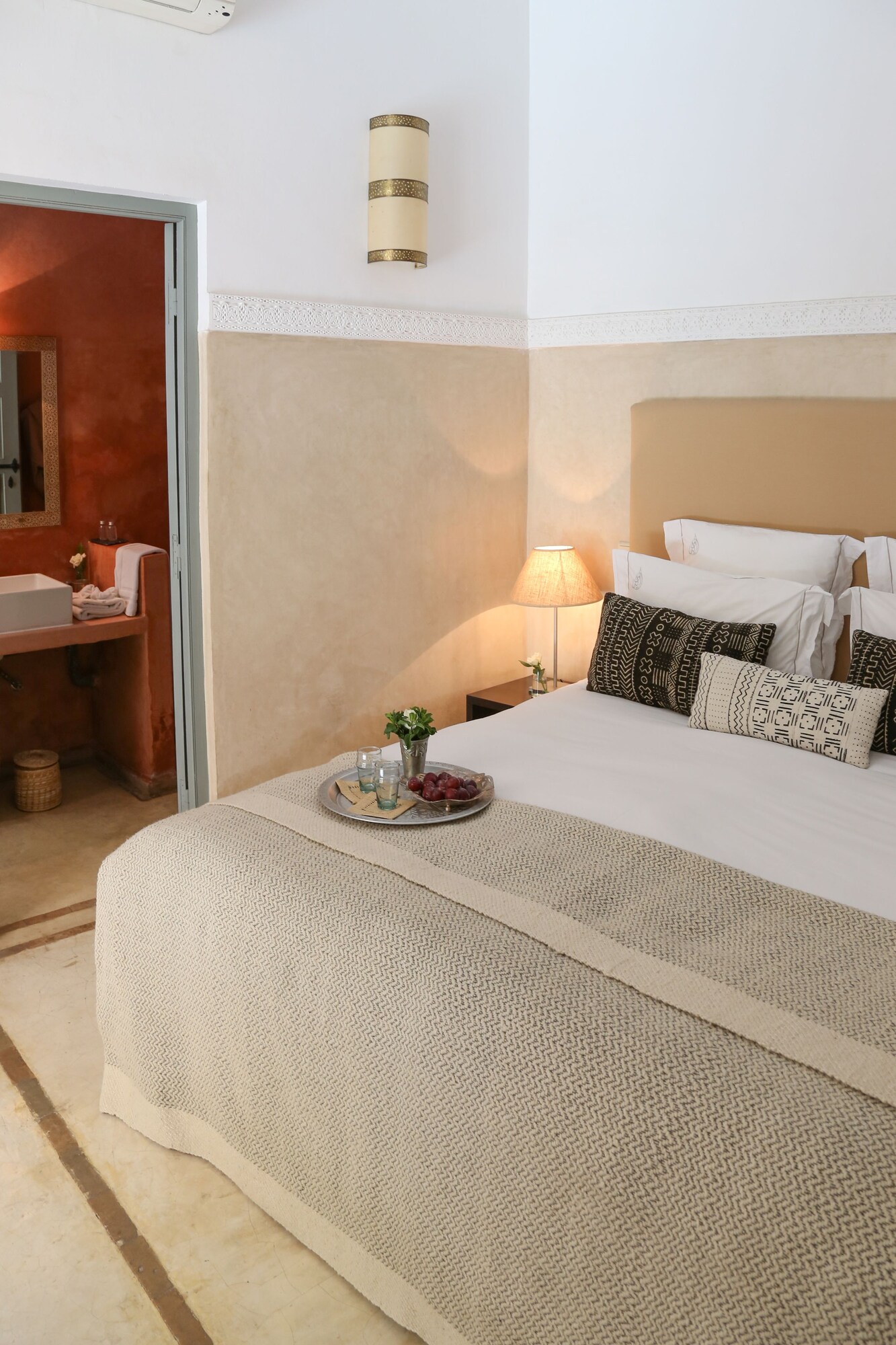 Standard, Queen Bed, Side River View