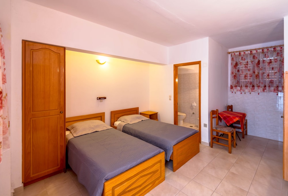 Balaskas Hotel 16/35
