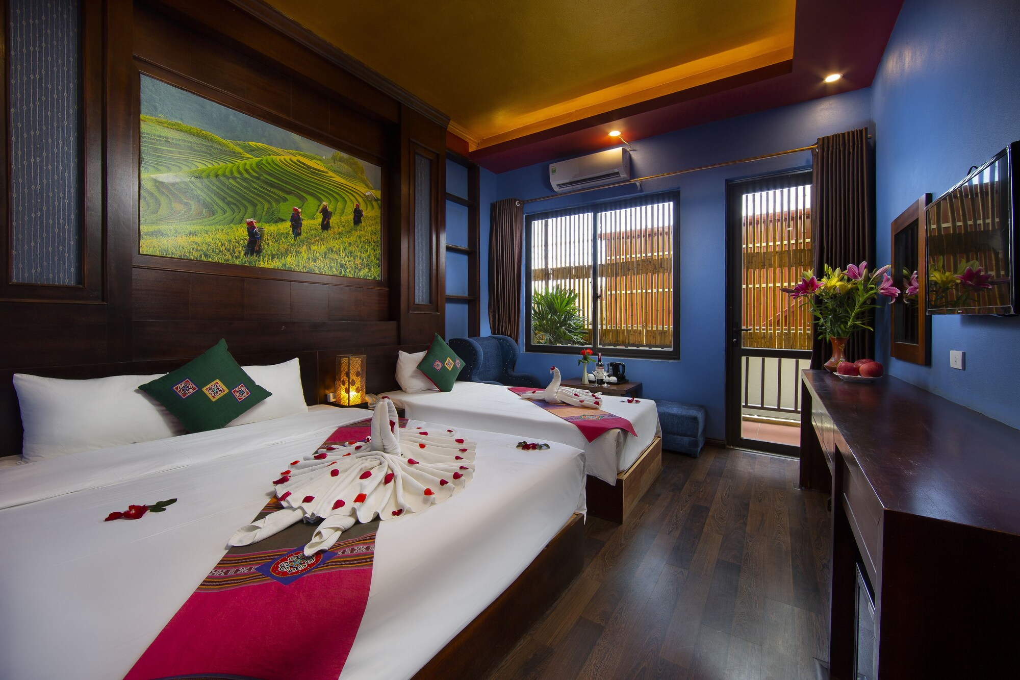 ROOM, TRIPLE, BALCONY