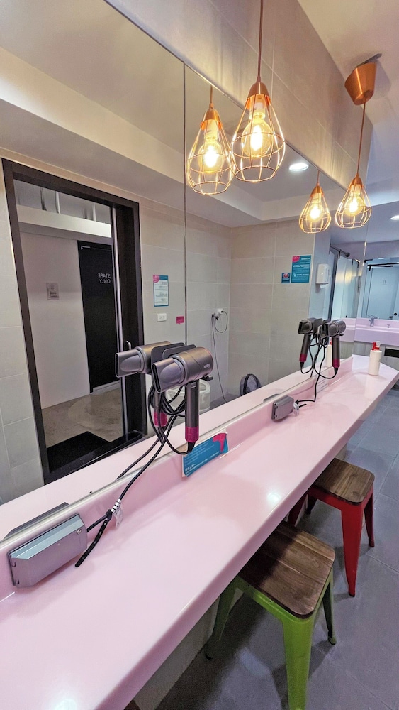 Loosha Hostel 63/69